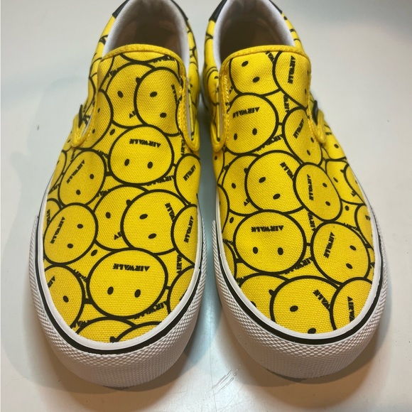 Airwalk Women’s 9.5 NEW slip On Smiley Face Sneakers - Picture 3 of 5